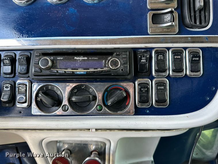 image for item DD3214 2008 Peterbilt 386 semi truck