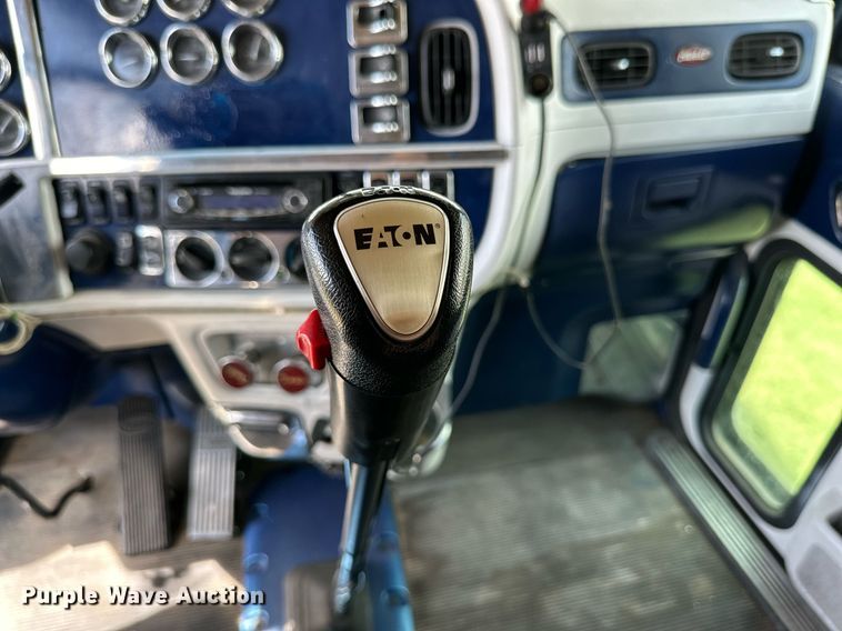 image for item DD3214 2008 Peterbilt 386 semi truck