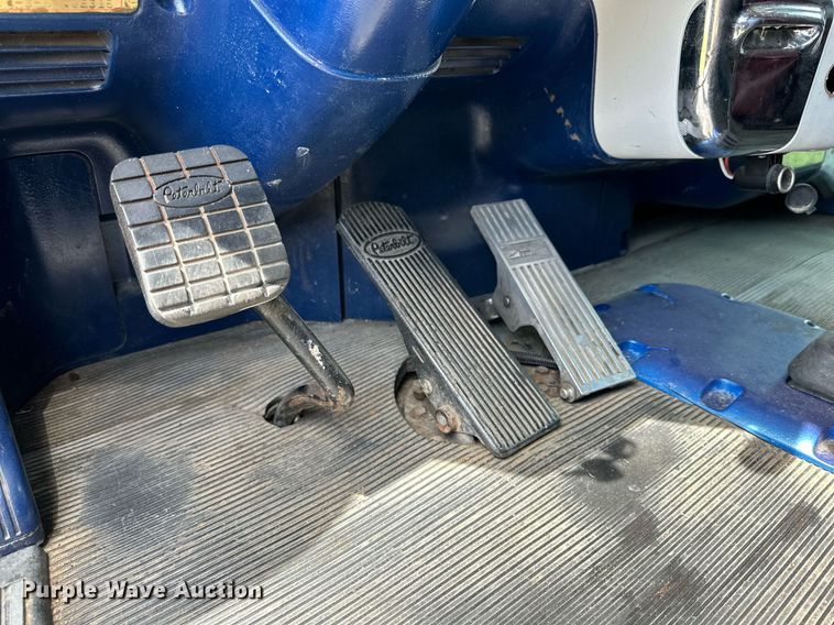 image for item DD3214 2008 Peterbilt 386 semi truck