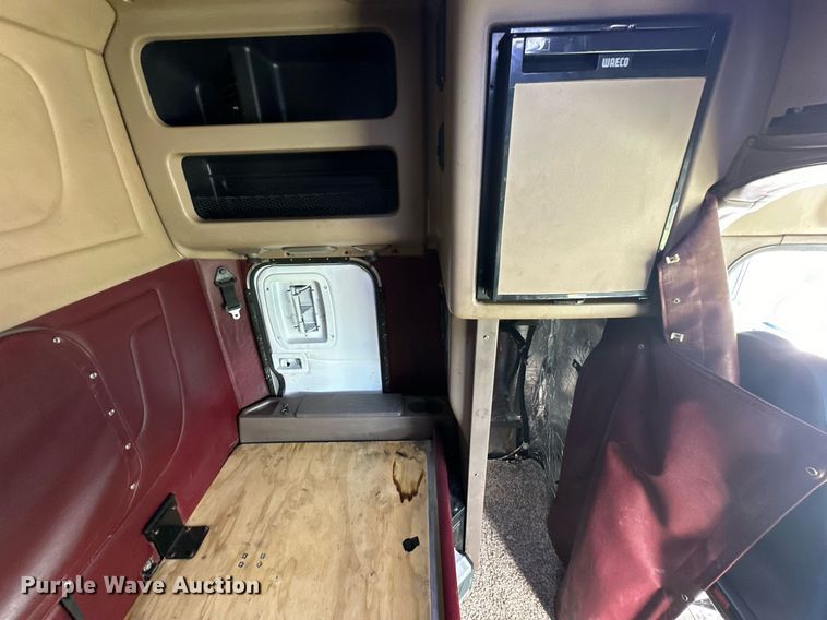 image for item DD3214 2008 Peterbilt 386 semi truck