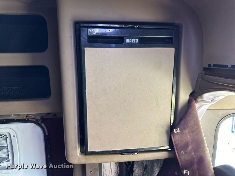 image for item DD3214 2008 Peterbilt 386 semi truck