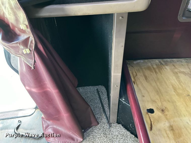 image for item DD3214 2008 Peterbilt 386 semi truck