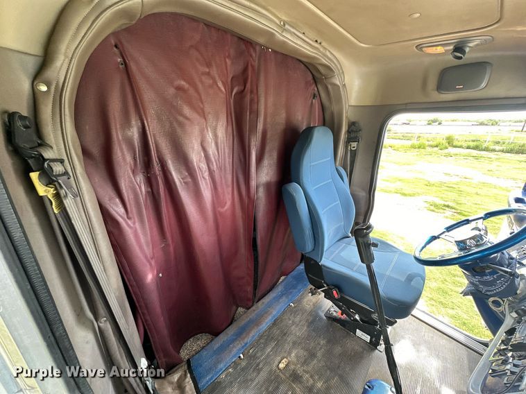 image for item DD3214 2008 Peterbilt 386 semi truck