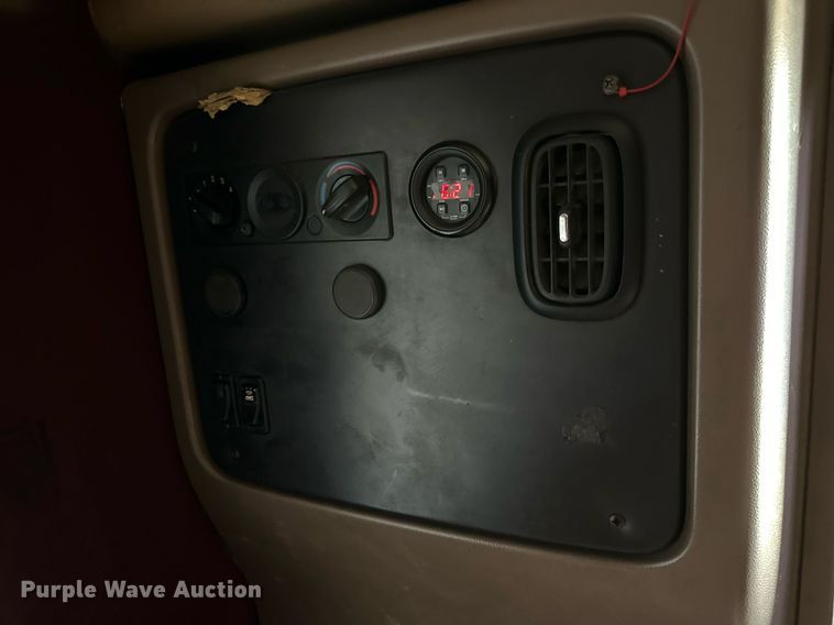 image for item DD3214 2008 Peterbilt 386 semi truck