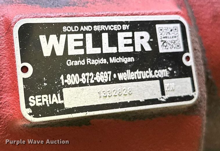 image for item DD3214 2008 Peterbilt 386 semi truck