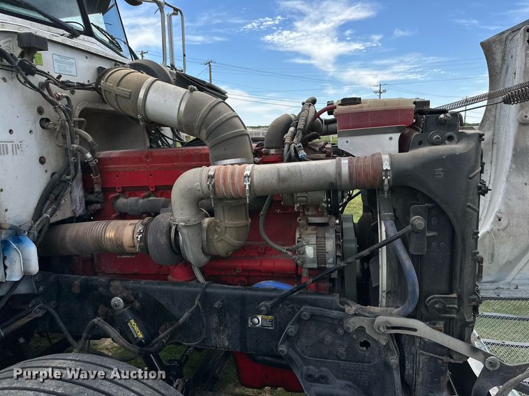 image for item DD3214 2008 Peterbilt 386 semi truck