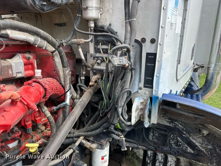 image for item DD3214 2008 Peterbilt 386 semi truck