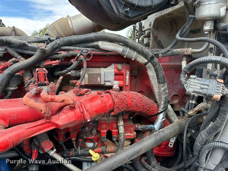 image for item DD3214 2008 Peterbilt 386 semi truck