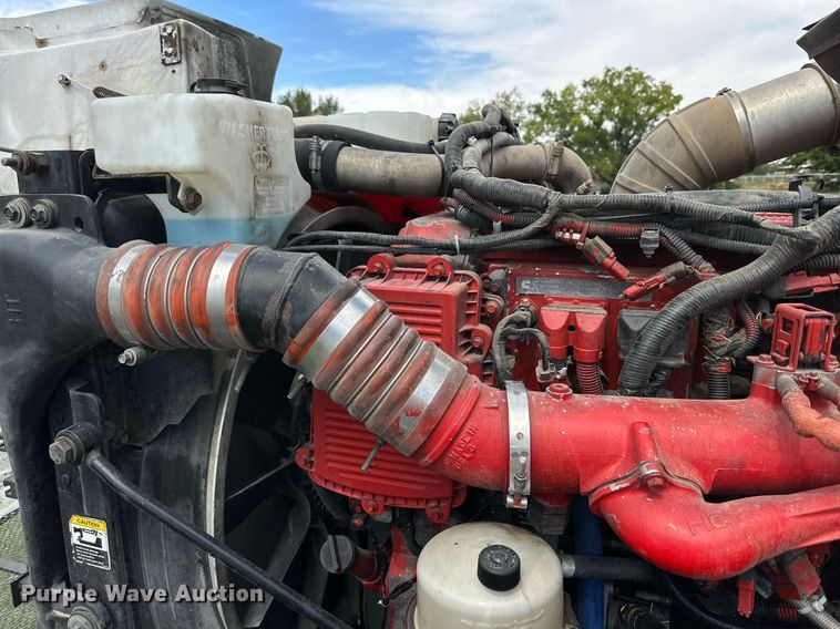 image for item DD3214 2008 Peterbilt 386 semi truck