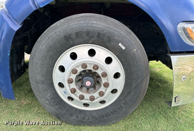 image for item DD3214 2008 Peterbilt 386 semi truck