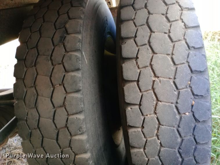 image for item DH1251 2001 Trailmobile dry van trailer