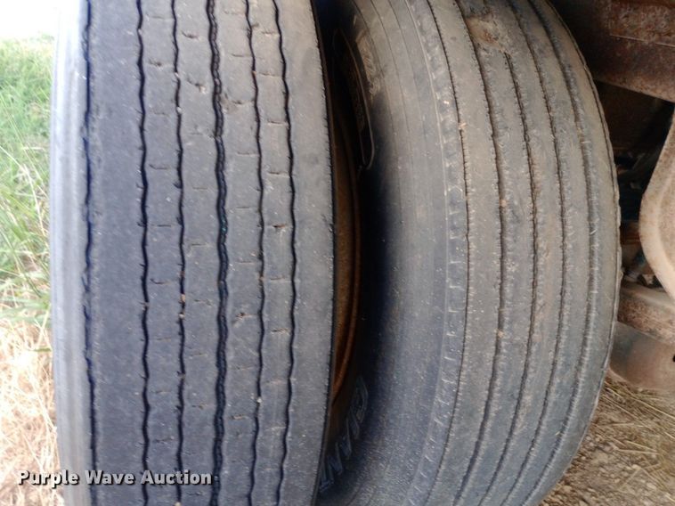 image for item DH1251 2001 Trailmobile dry van trailer