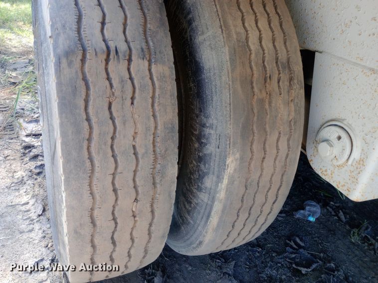 image for item DH1336 1996 Trailmobile  dry van trailer