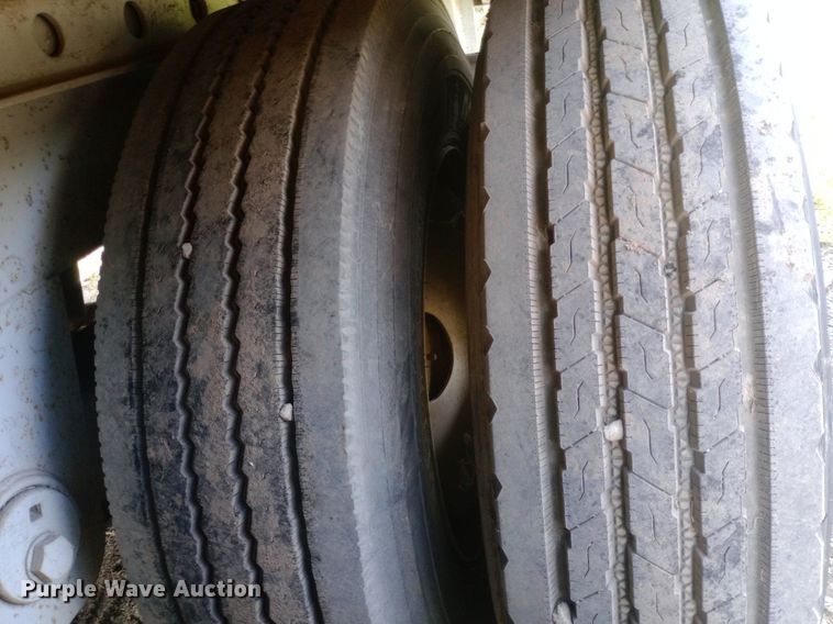 image for item DH1336 1996 Trailmobile  dry van trailer