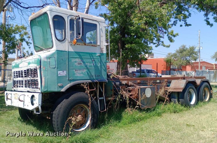 image for item DH1348 1969 Freightliner  HD-8264 roll-off container truck