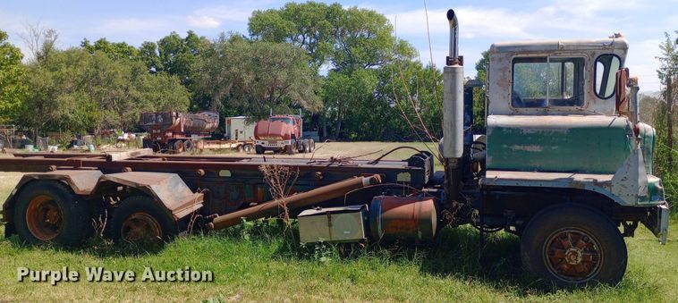 image for item DH1348 1969 Freightliner  HD-8264 roll-off container truck