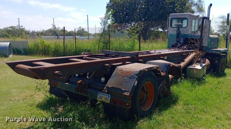 image for item DH1348 1969 Freightliner  HD-8264 roll-off container truck