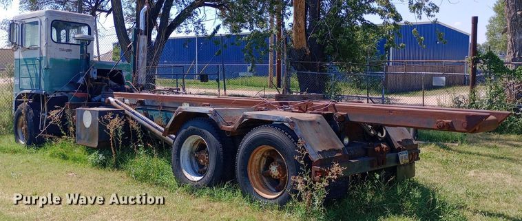 image for item DH1348 1969 Freightliner  HD-8264 roll-off container truck