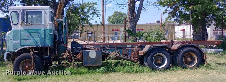 image for item DH1348 1969 Freightliner  HD-8264 roll-off container truck