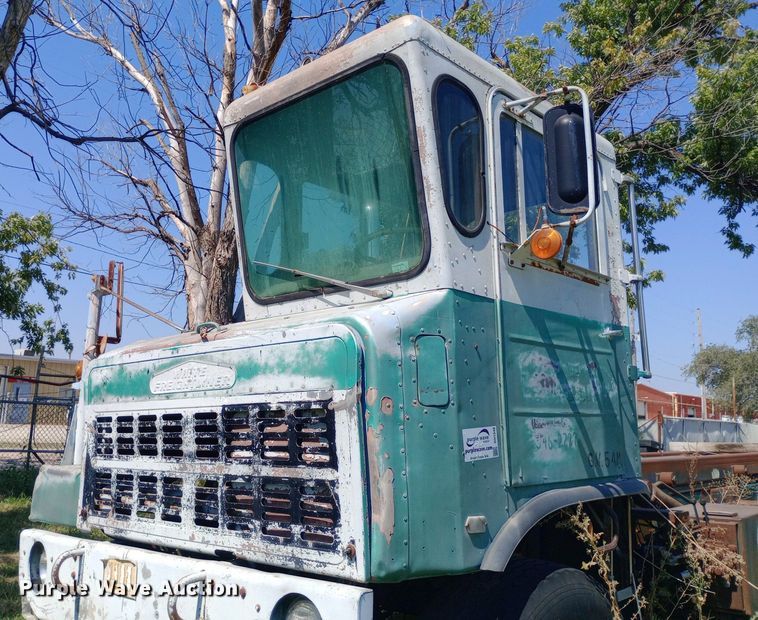 image for item DH1348 1969 Freightliner  HD-8264 roll-off container truck