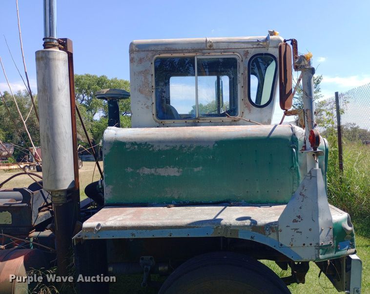 image for item DH1348 1969 Freightliner  HD-8264 roll-off container truck