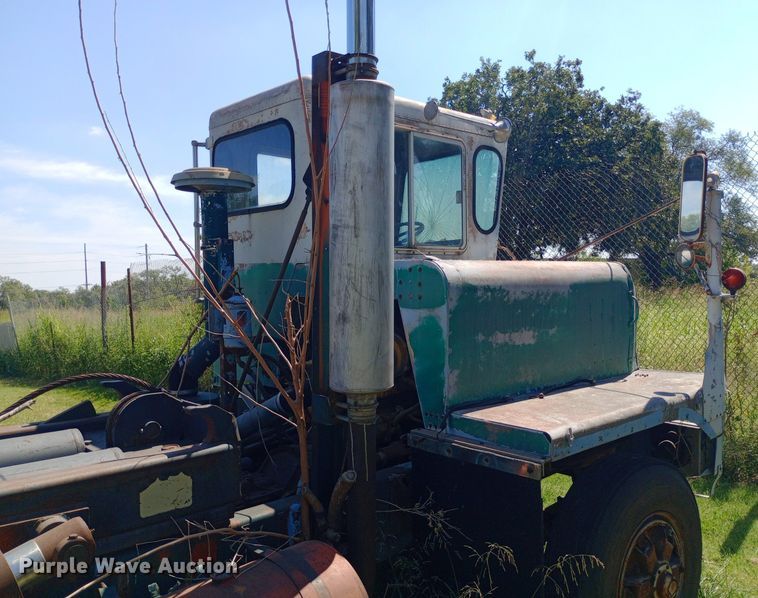 image for item DH1348 1969 Freightliner  HD-8264 roll-off container truck