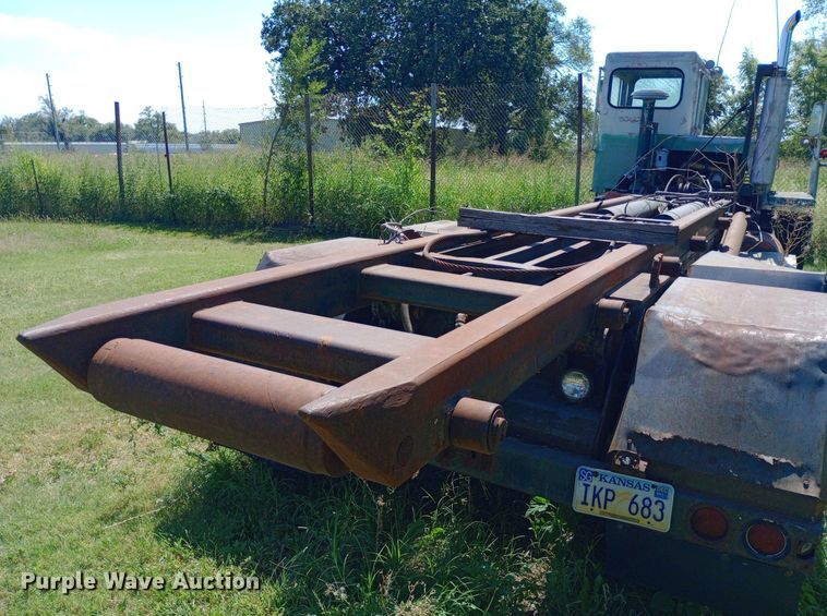 image for item DH1348 1969 Freightliner  HD-8264 roll-off container truck