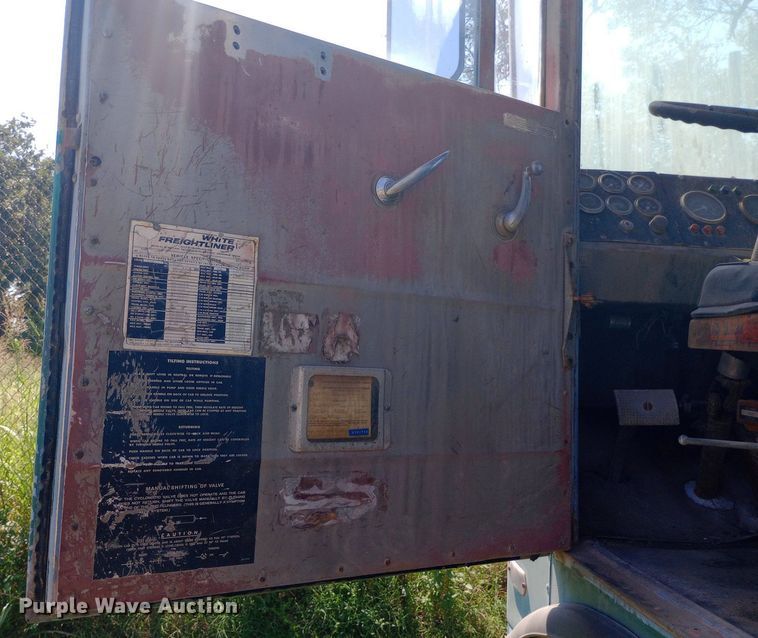 image for item DH1348 1969 Freightliner  HD-8264 roll-off container truck