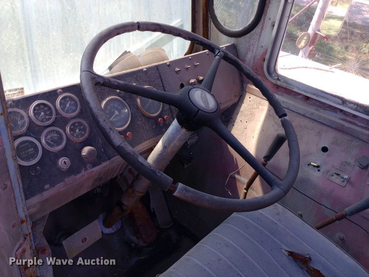 image for item DH1348 1969 Freightliner  HD-8264 roll-off container truck