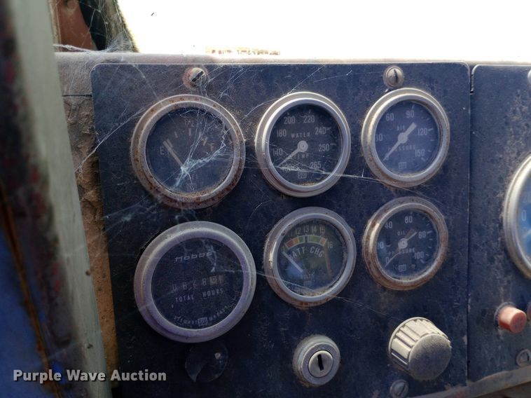 image for item DH1348 1969 Freightliner  HD-8264 roll-off container truck