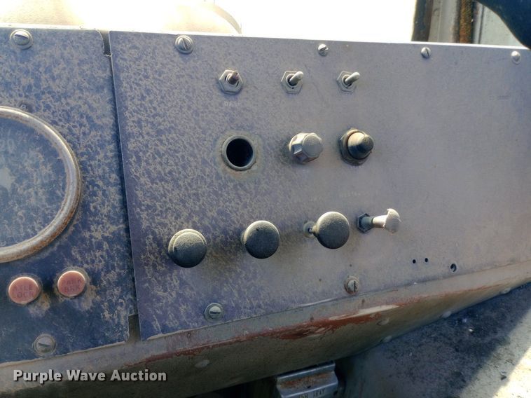 image for item DH1348 1969 Freightliner  HD-8264 roll-off container truck