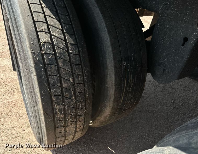 image for item DN0765 2013 Stoughton  AVW-535T-S-C-AR dry van trailer