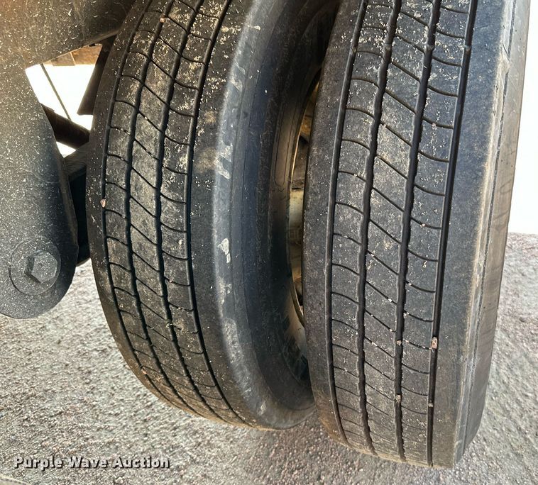 image for item DN0765 2013 Stoughton  AVW-535T-S-C-AR dry van trailer