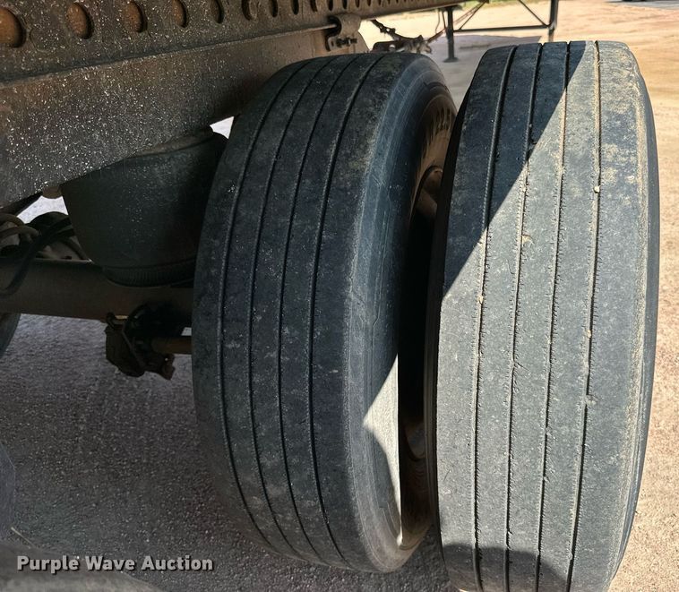 image for item DN0765 2013 Stoughton  AVW-535T-S-C-AR dry van trailer