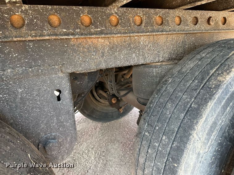 image for item DN0765 2013 Stoughton  AVW-535T-S-C-AR dry van trailer