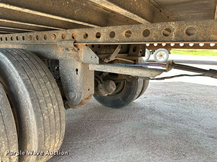 image for item DN0765 2013 Stoughton  AVW-535T-S-C-AR dry van trailer