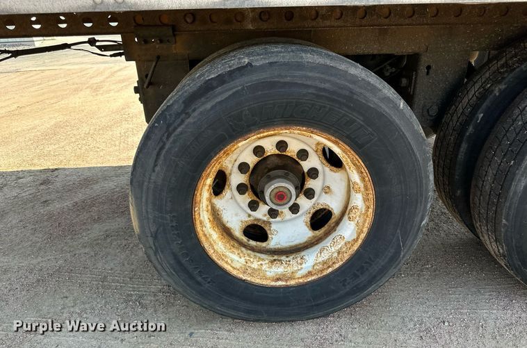 image for item DN0765 2013 Stoughton  AVW-535T-S-C-AR dry van trailer