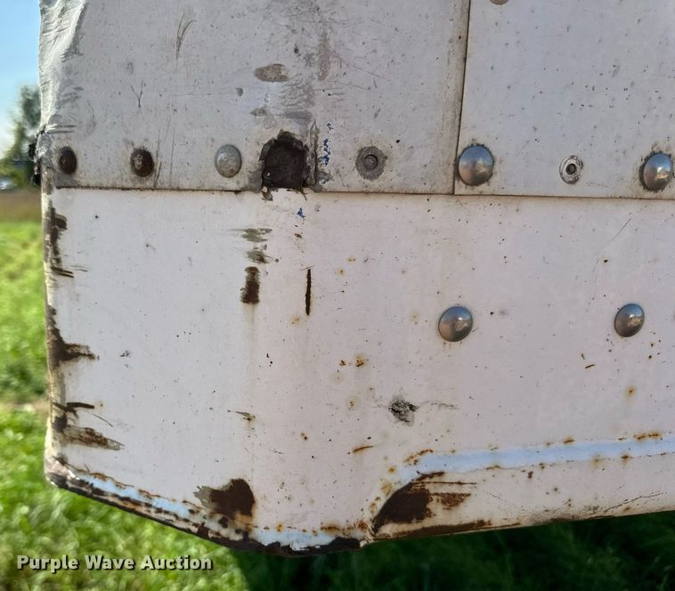 image for item DN0766 2001 Stoughton  AVW-535T-S-C-AR dry van trailer