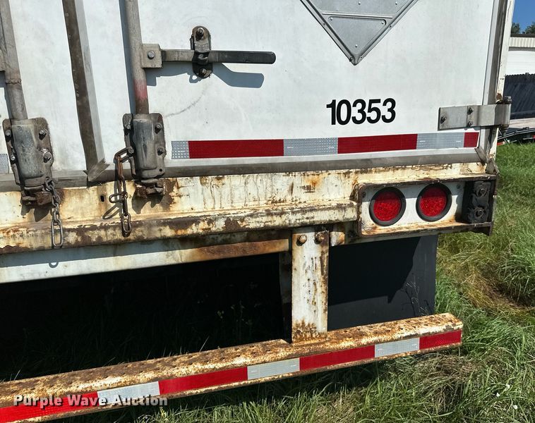 image for item DN0766 2001 Stoughton  AVW-535T-S-C-AR dry van trailer