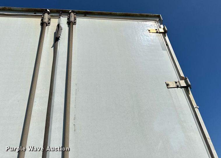 image for item DN0766 2001 Stoughton  AVW-535T-S-C-AR dry van trailer