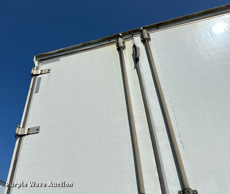 image for item DN0766 2001 Stoughton  AVW-535T-S-C-AR dry van trailer