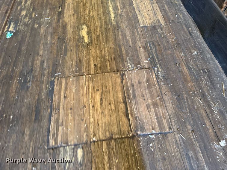 image for item DN0766 2001 Stoughton  AVW-535T-S-C-AR dry van trailer