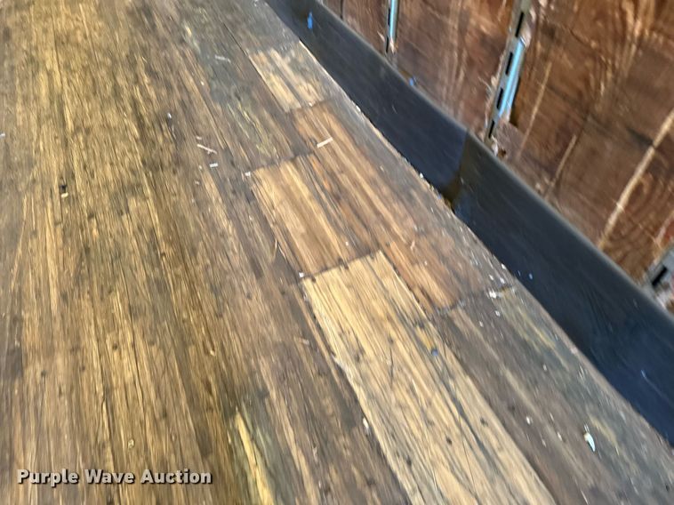 image for item DN0766 2001 Stoughton  AVW-535T-S-C-AR dry van trailer