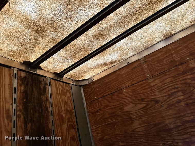 image for item DN0766 2001 Stoughton  AVW-535T-S-C-AR dry van trailer