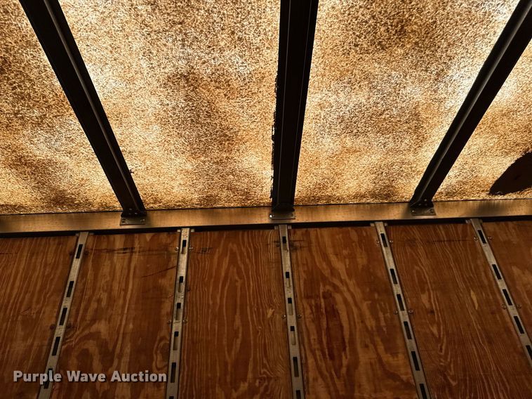 image for item DN0766 2001 Stoughton  AVW-535T-S-C-AR dry van trailer