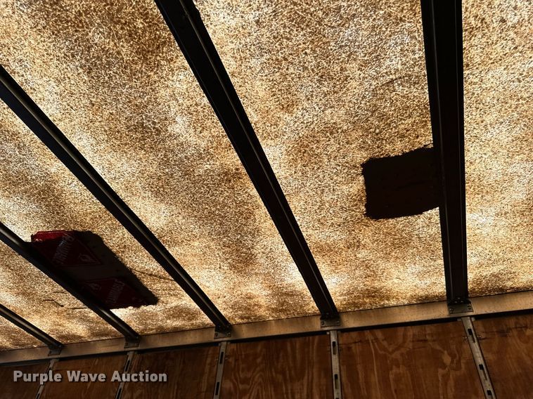 image for item DN0766 2001 Stoughton  AVW-535T-S-C-AR dry van trailer