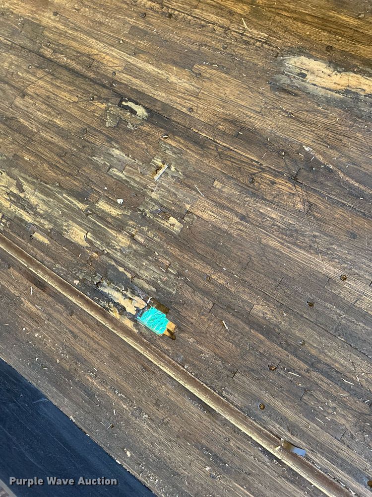 image for item DN0766 2001 Stoughton  AVW-535T-S-C-AR dry van trailer