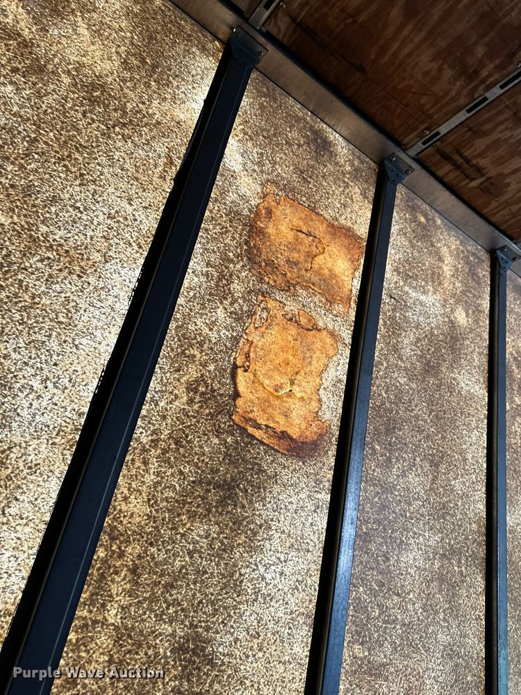 image for item DN0766 2001 Stoughton  AVW-535T-S-C-AR dry van trailer