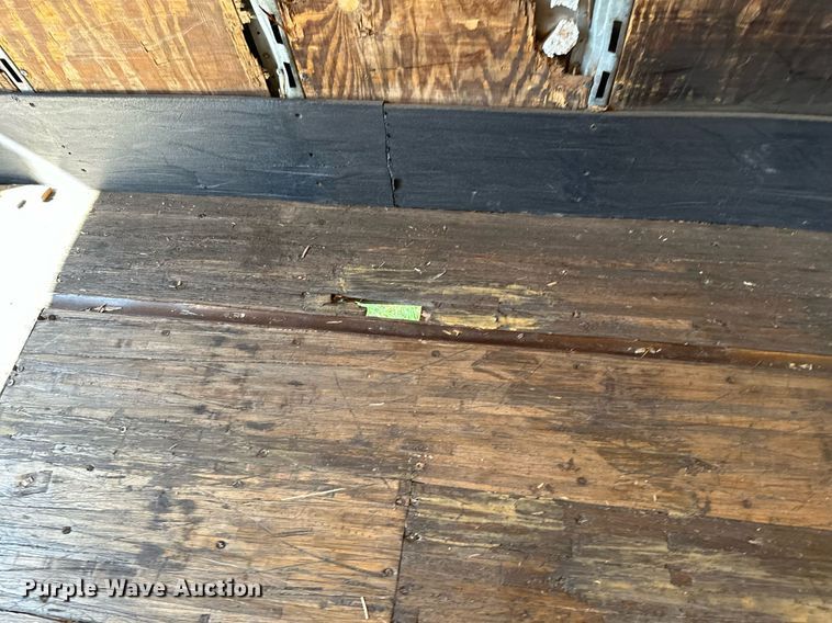 image for item DN0766 2001 Stoughton  AVW-535T-S-C-AR dry van trailer