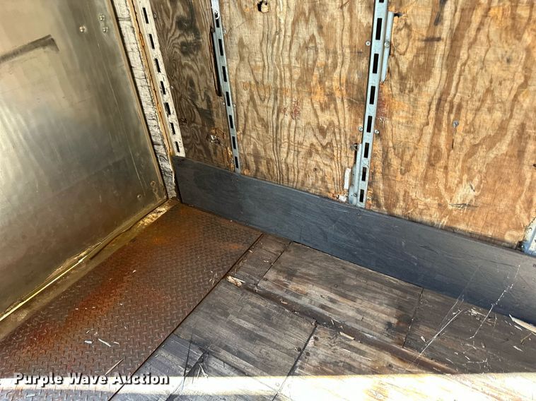 image for item DN0766 2001 Stoughton  AVW-535T-S-C-AR dry van trailer